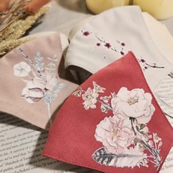 3 Pack Sakura Painted Linen Face Masks - Picture 5 of 10